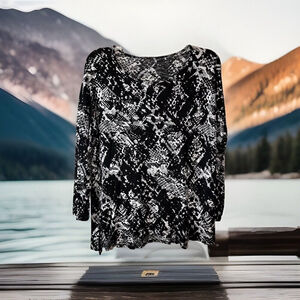 2X Apt.9 Black N White Super Stretchy Top W Slits N 3/4 Sleeves